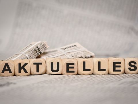 Aktuelles Zeitungsstapel